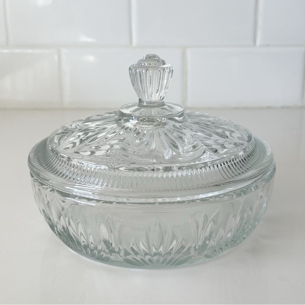 Vintage 70S Avon Etched Clear Pressed Glass Candy Dish 5.5" Width w/Lid
